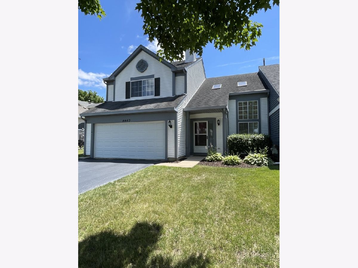  For Rent Lake In The Hills Illinois, 4440 Larkspur