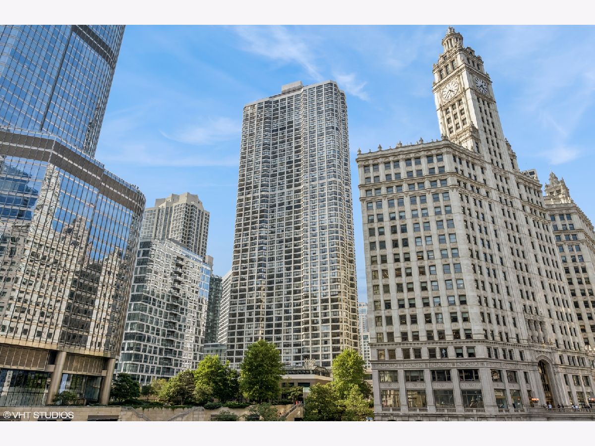 Condominiums For Rent River Plaza Chicago Illinois, 405 Wabash