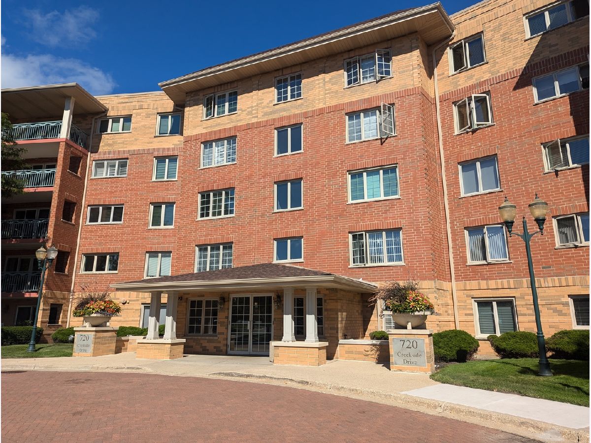  For Sale Mount Prospect Illinois, 720 Creekside Drive