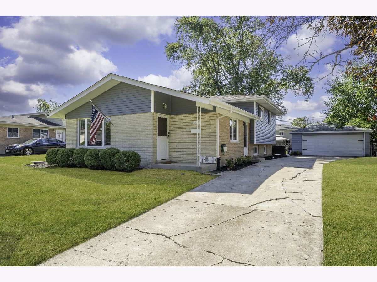  For Sale Oak Forest Illinois, 4363 Henry Street