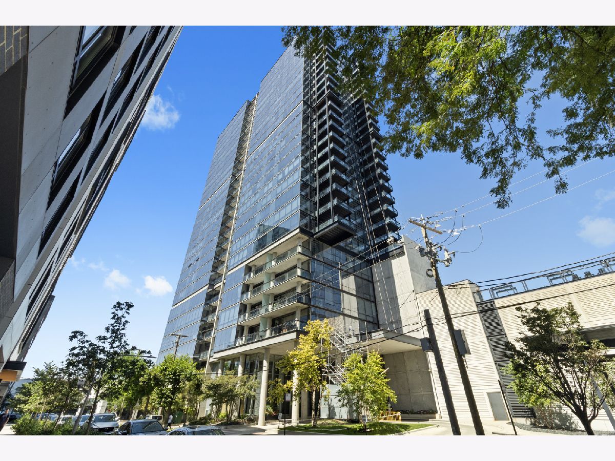  For Sale Chicago Illinois, 860 Blackhawk Street