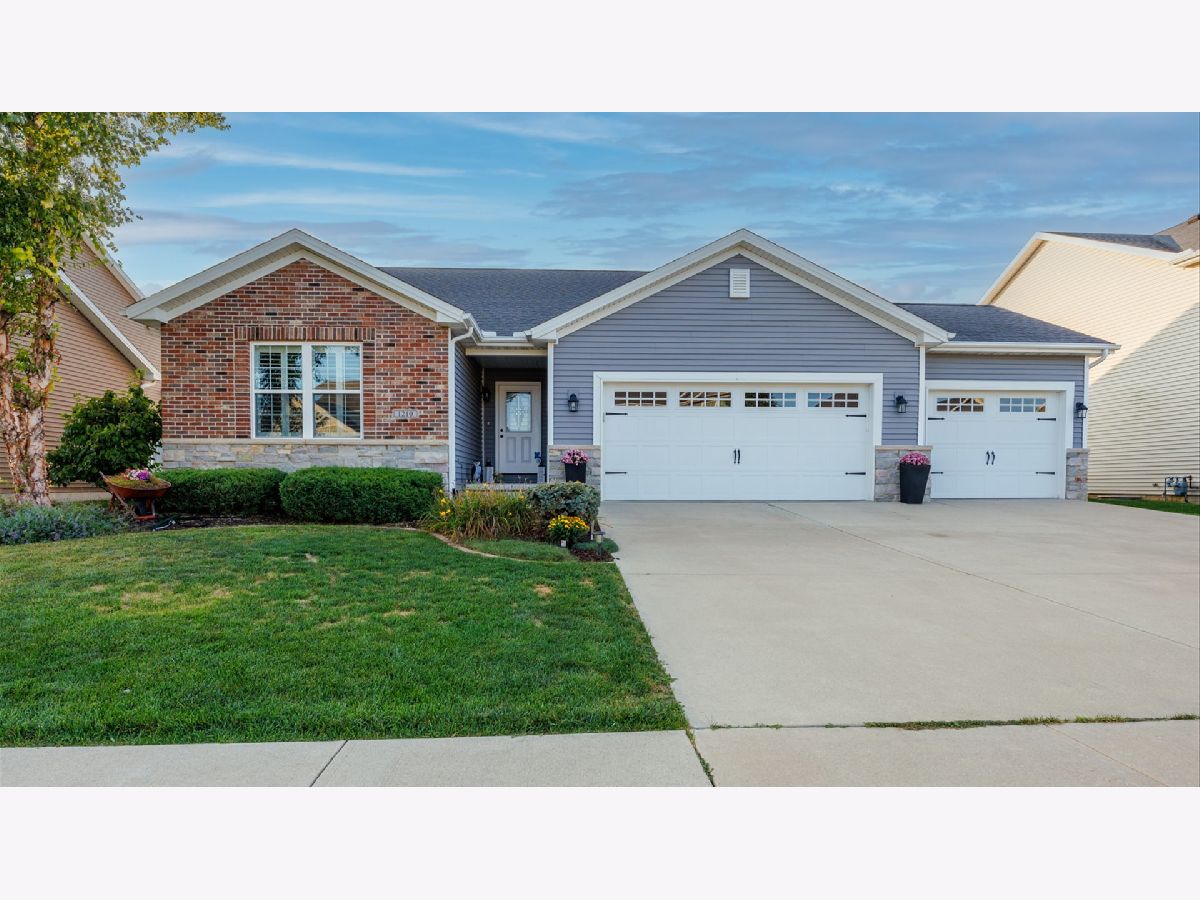  For Sale Bloomington Illinois, 1210 Willow Creek Drive