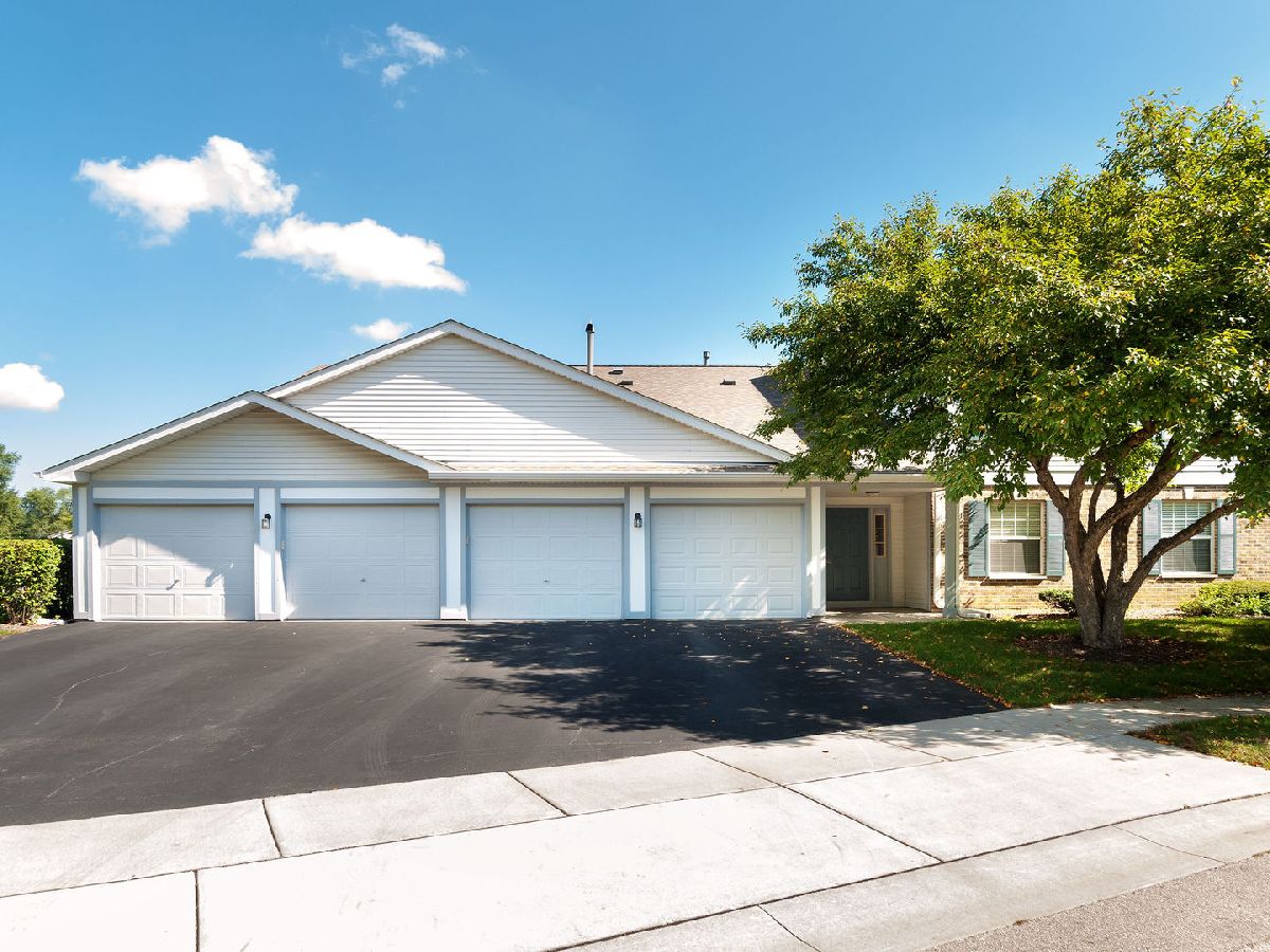  For Sale Elgin Illinois, 1000 Radclyffe Court