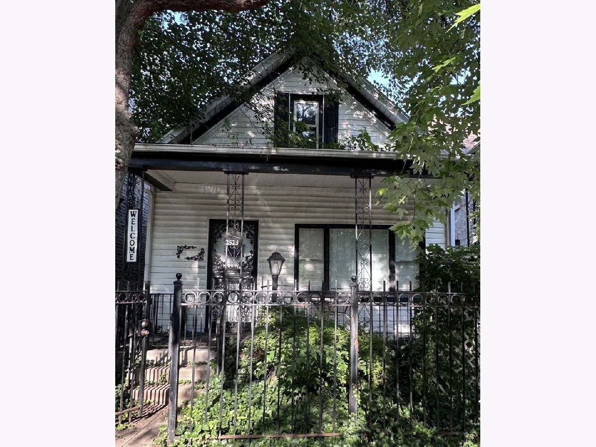  For Sale Chicago Illinois, 2523 Rockwell Street
