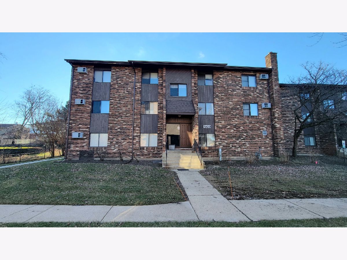  For Rent Woodridge Illinois, 7809 Woodward