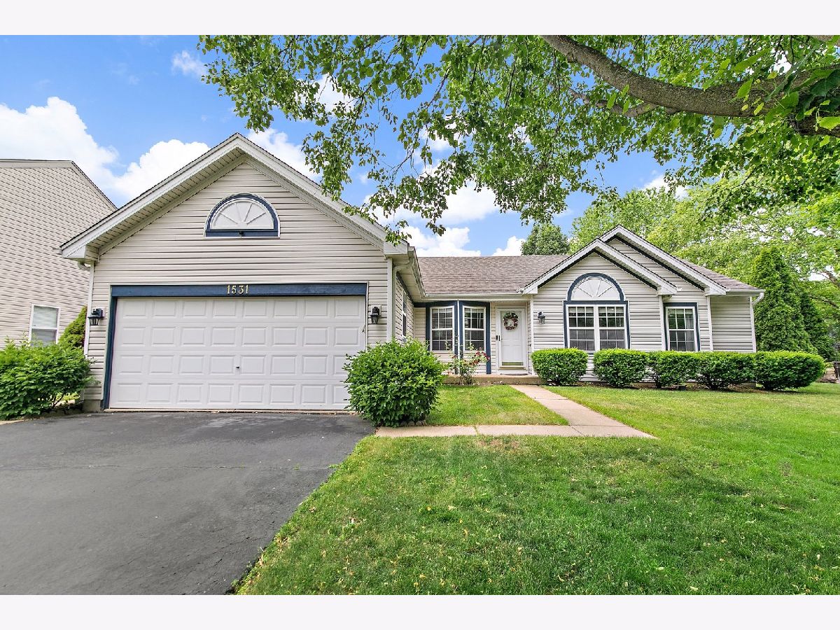 Homes & Condos & Townhomes For Sale Spring Creek Farms Algonquin Illinois, 1531 Cumberland Parkway