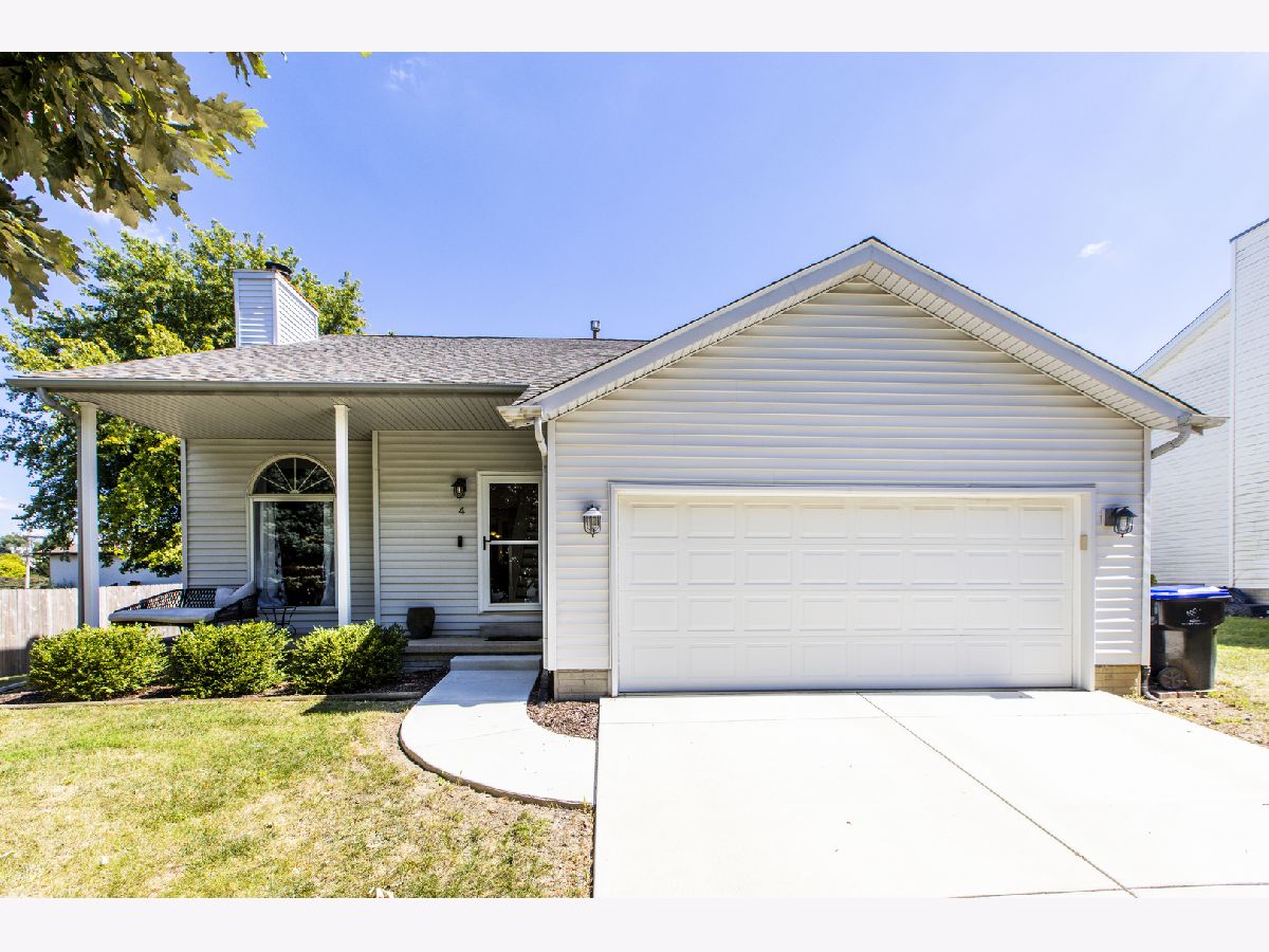  For Sale Bloomington Illinois, 4 Holder Way