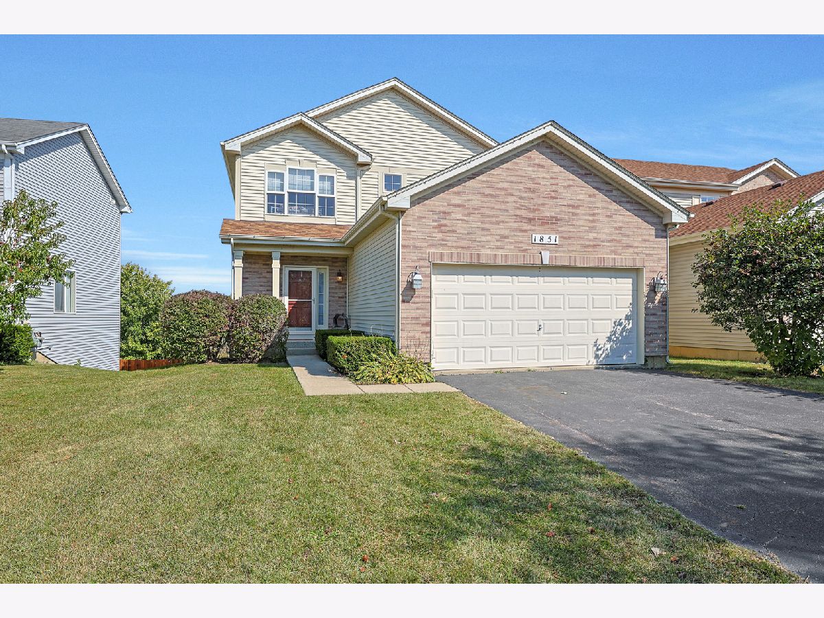  For Sale Round Lake Illinois, 1851 Hamlin Lane
