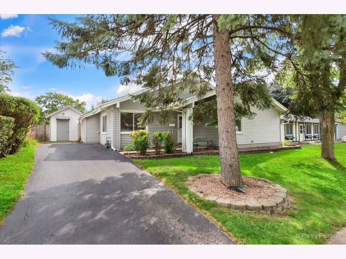 For Sale Hanover Park Illinois, 1607 Celebrity Circle