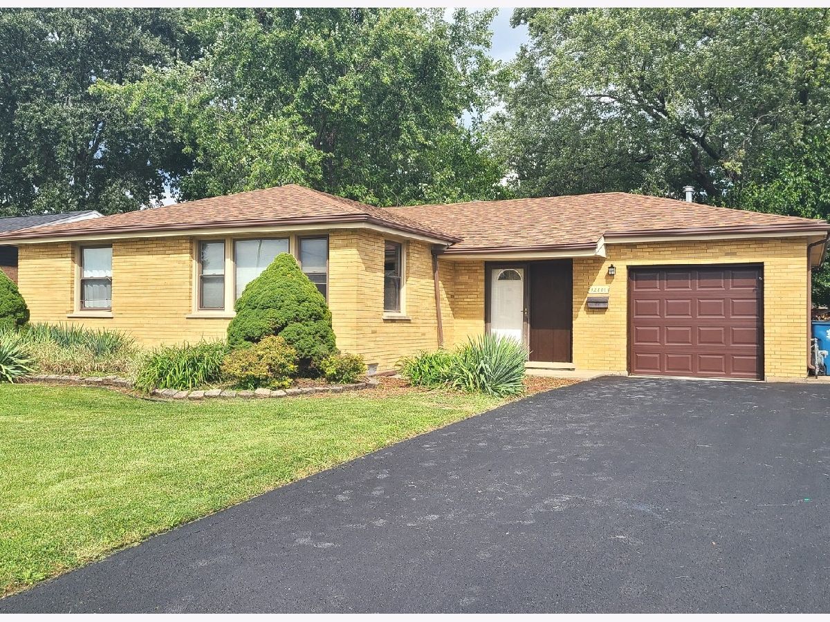  For Sale Crestwood Illinois, 12801 Playfield Drive