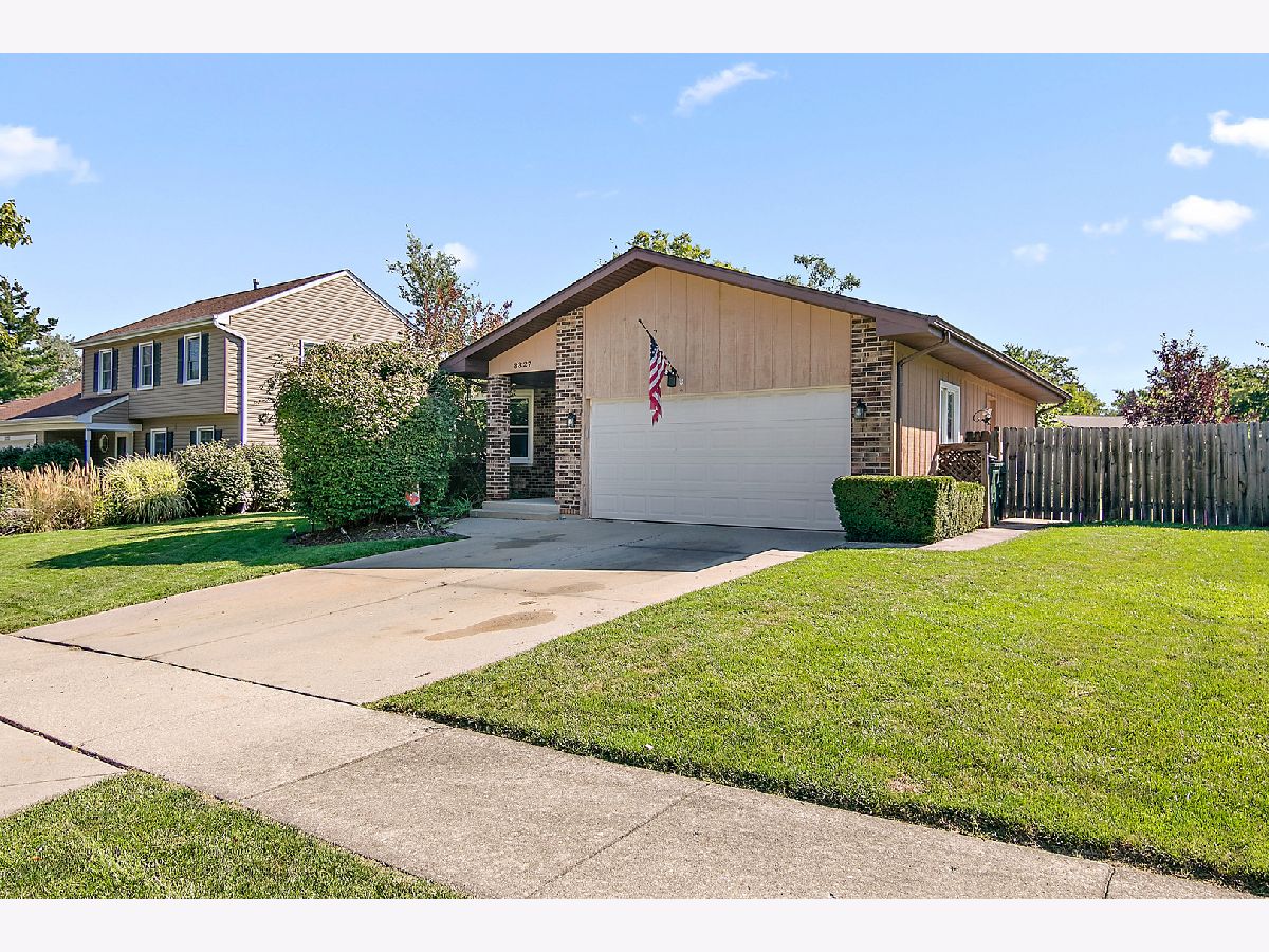  For Sale Woodridge Illinois, 8327 Chelsea Lane