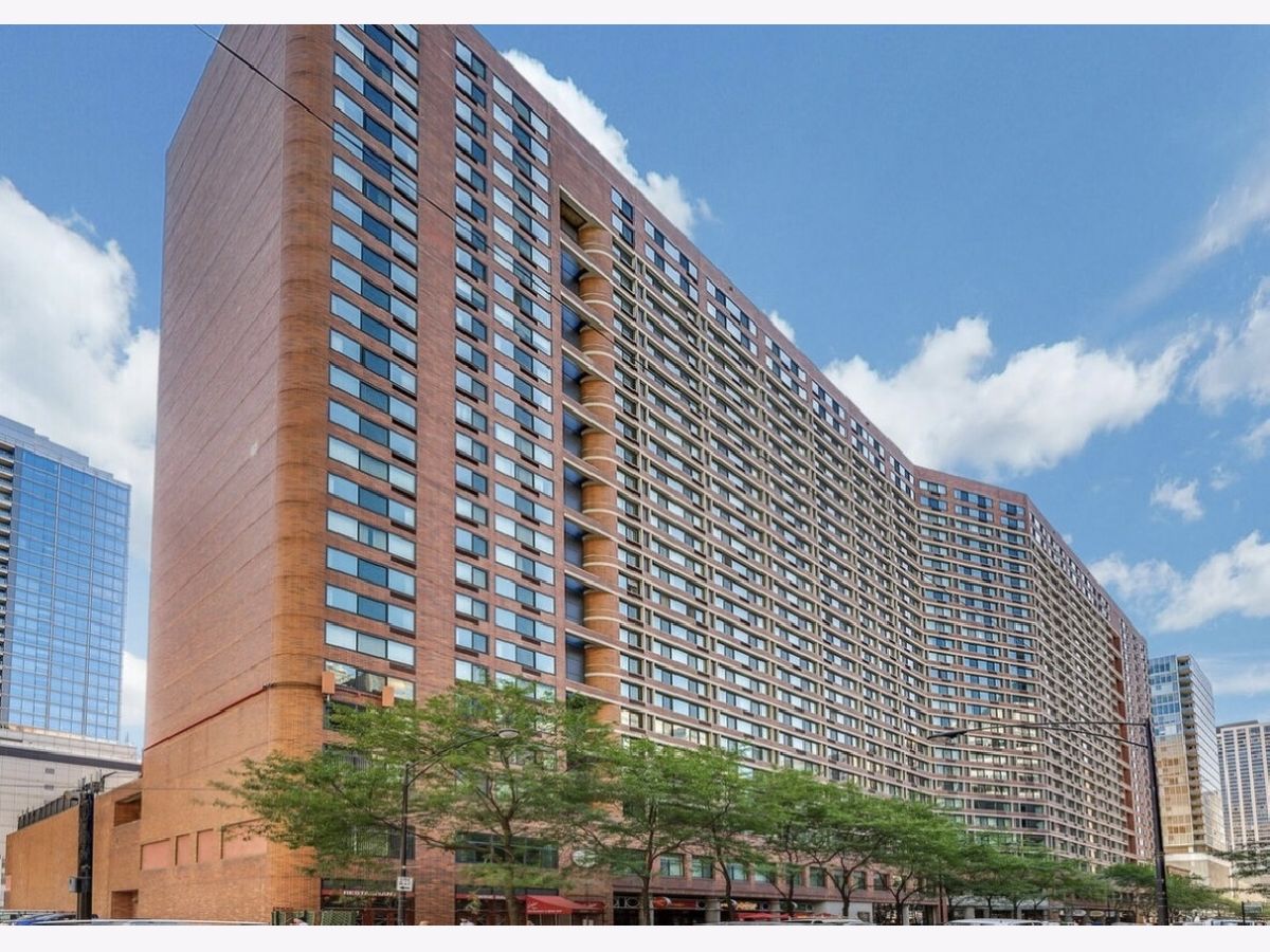 Condominiums For Rent Grand Ohio Chicago Illinois, 211 Ohio