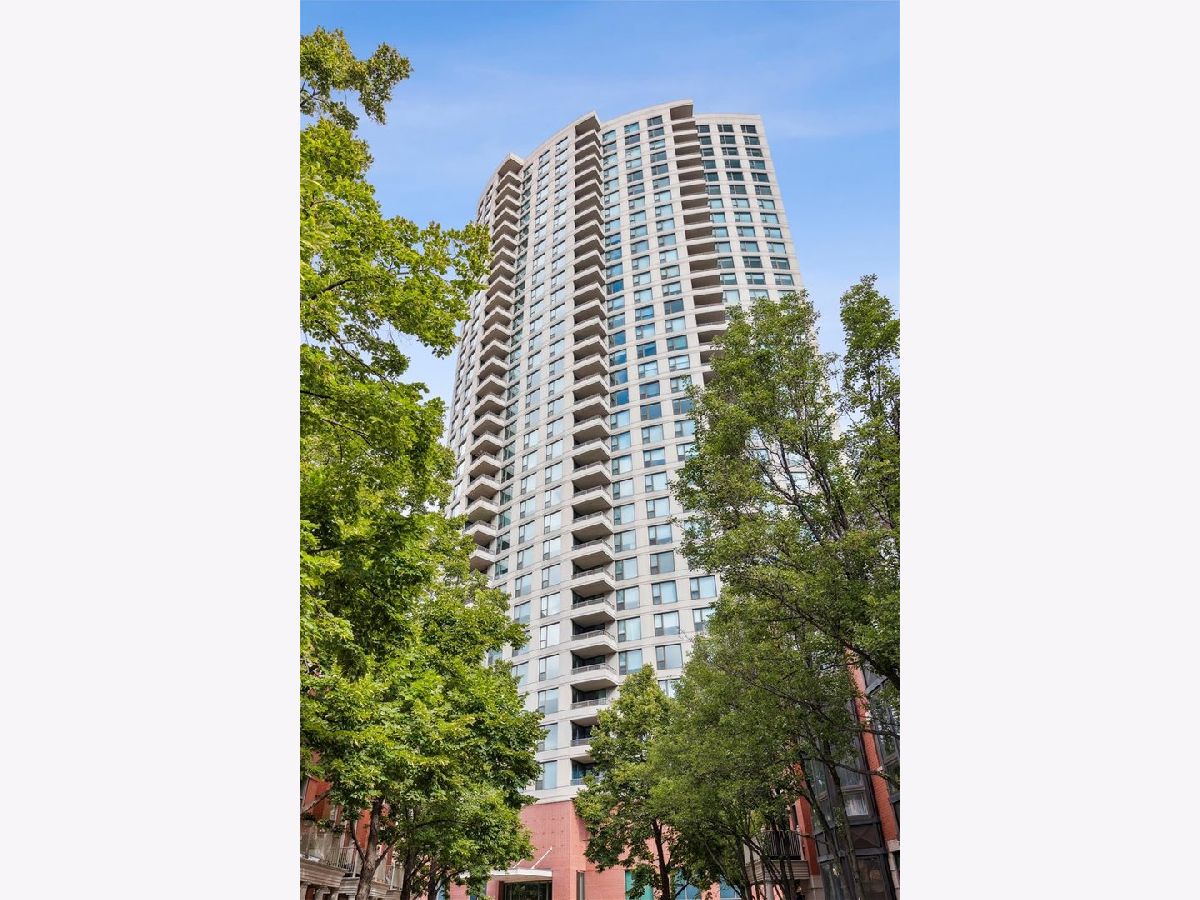 Condominiums Sold Kinzie Park Tower Chicago Illinois, 501 Clinton