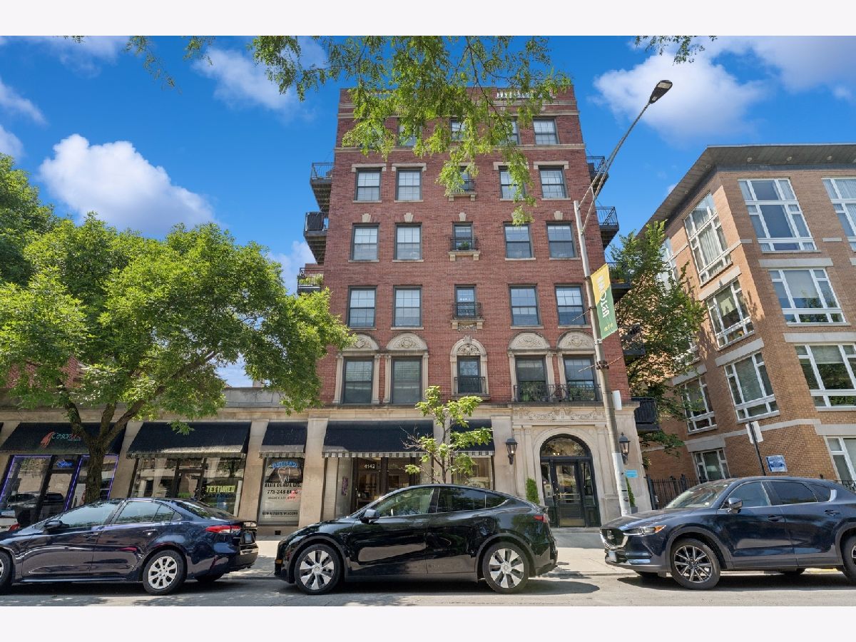  For Sale Chicago Illinois, 4144 Sheridan Road