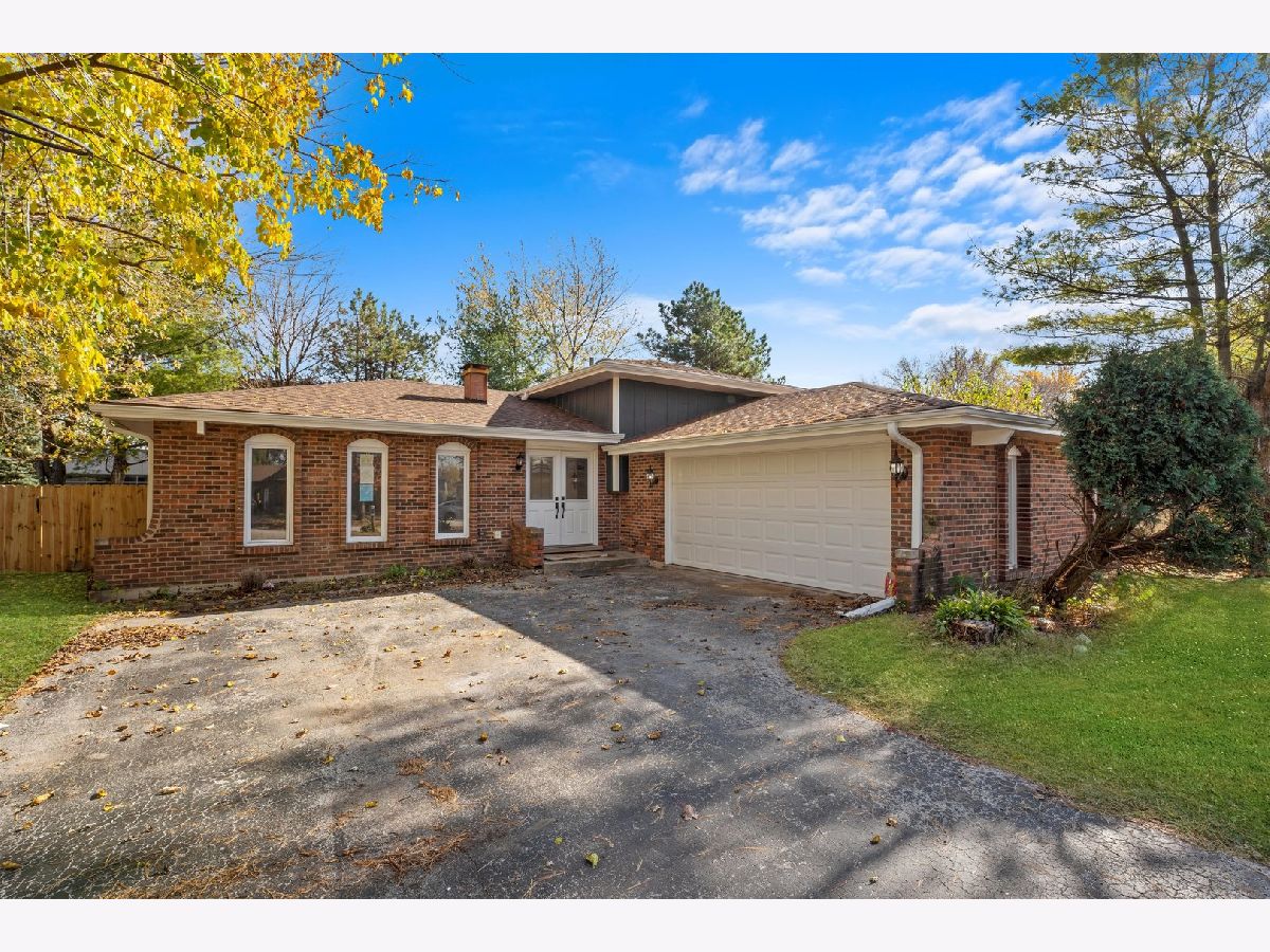 Homes For Sale Country Corners Lansing Illinois, 18227 Olde Farm Road