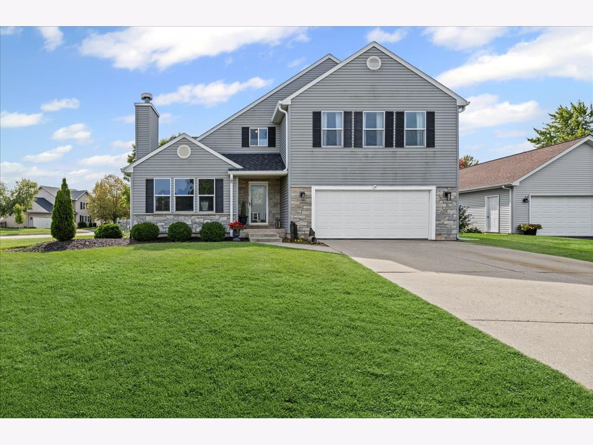  Sold Woodstock Illinois, 350 Prairie Ridge