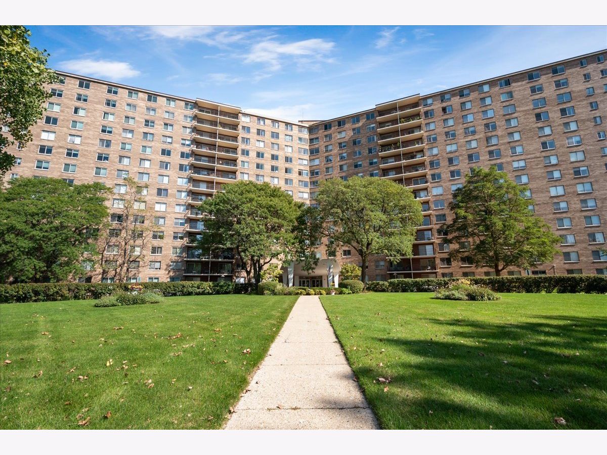 Condominiums For Sale Winston Towers Chicago Illinois, 7141 Kedzie Avenue
