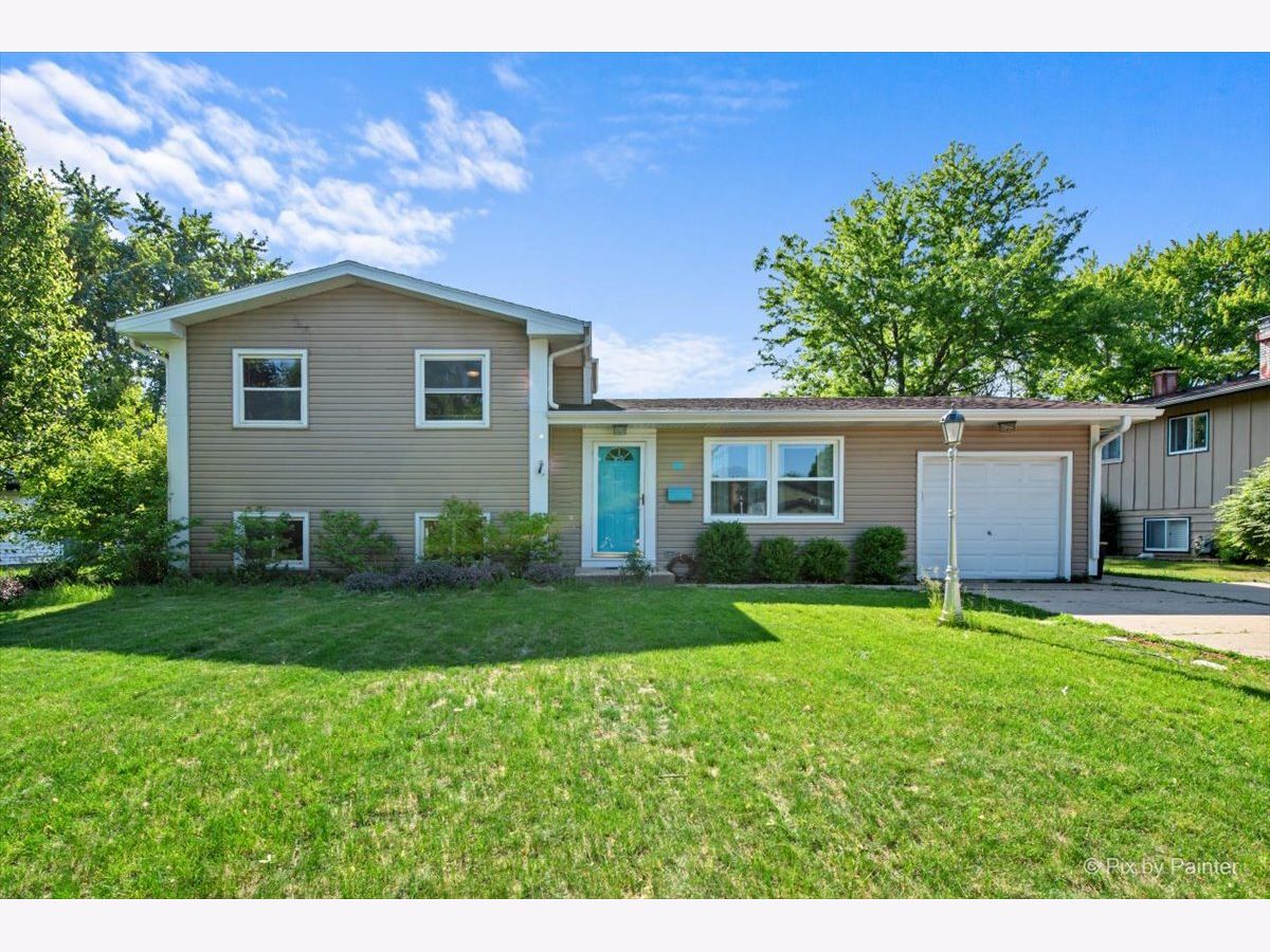 Homes & Condos & Townhomes For Sale Coventry Crystal Lake Illinois, 860 Darlington Lane
