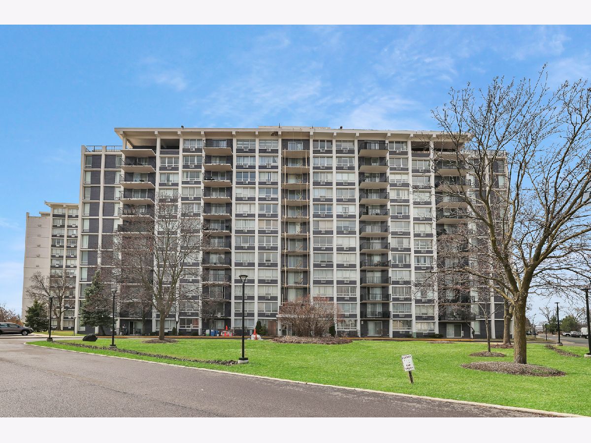  For Sale Niles Illinois, 8801 Golf Road