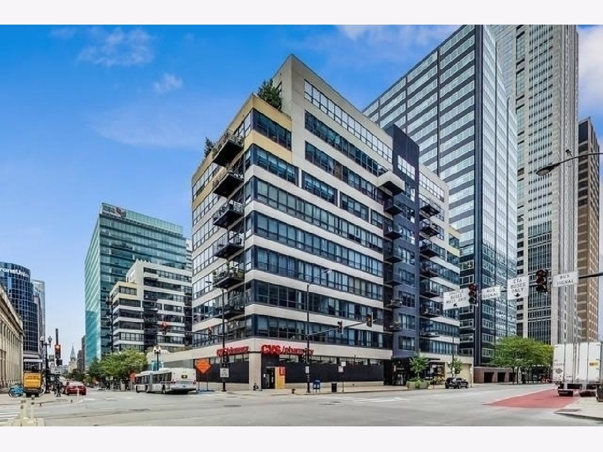 Condominiums For Sale Metropolitan Place Chicago Illinois, 130 Canal Street