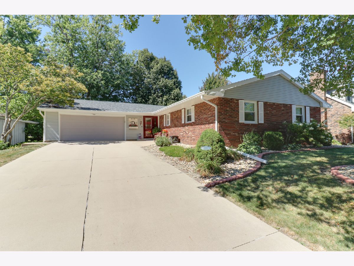 Homes & Condos & Townhomes Sold Rollingbrook Bloomington Illinois, 37 Brookshire Grn