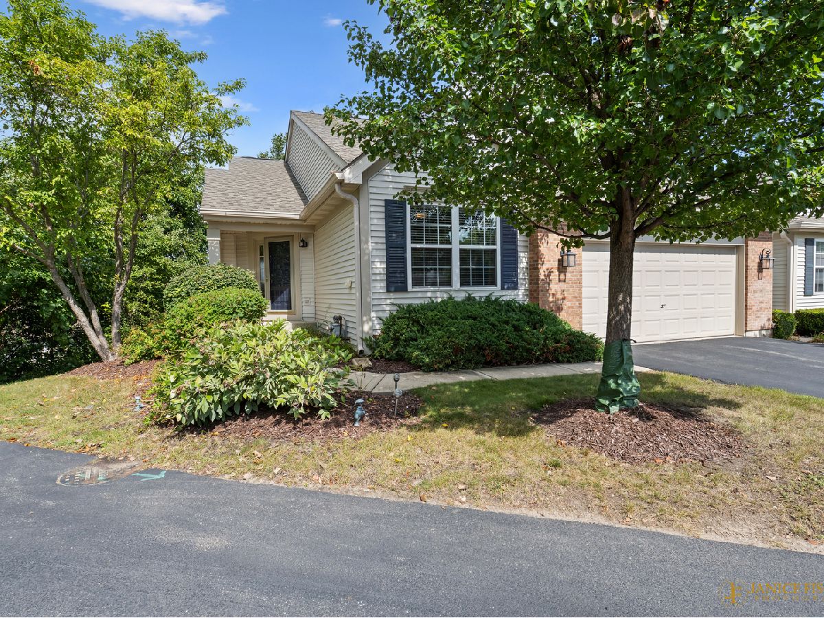 Townhomes For Sale Woodland Green Fox Lake Illinois, 1047 Fairway Drive