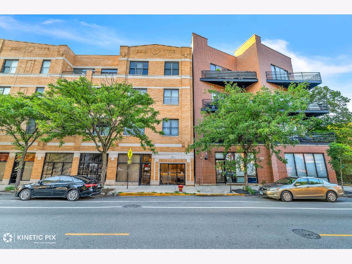  For Sale Chicago Illinois, 2040 Belmont Avenue