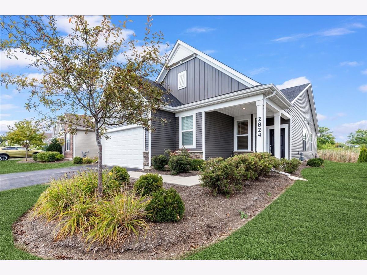  Rented Lindenhurst Illinois, 2824 Briargate