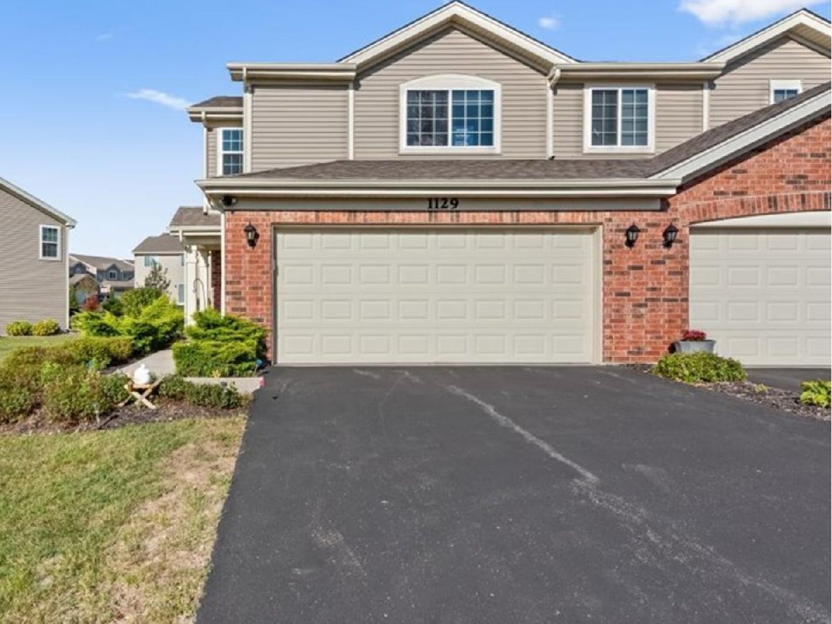  For Sale Cary Illinois, 1129 Amber Drive