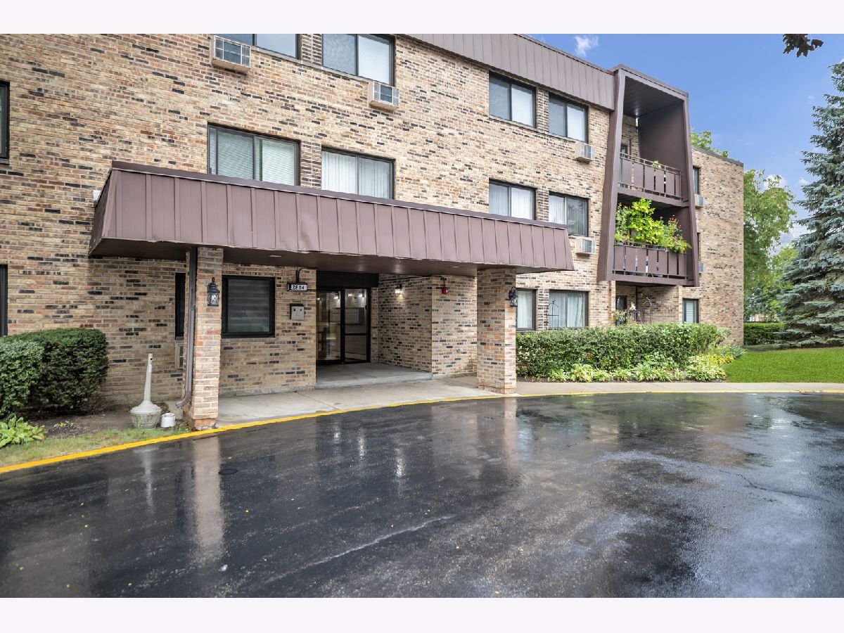 Condominiums For Sale Windsor Woods Arlington Heights Illinois, 2604 Windsor Drive