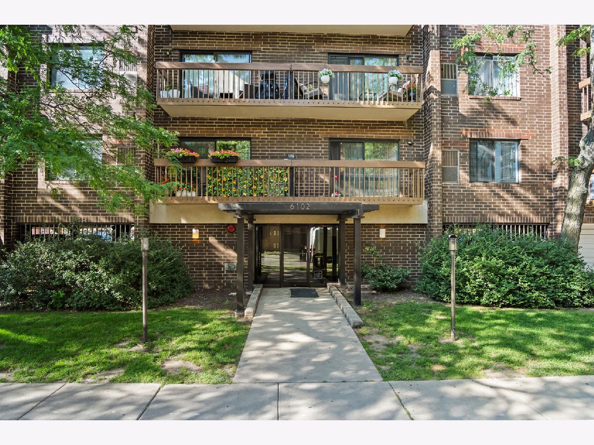  For Sale Chicago Illinois, 6102 Sheridan Road