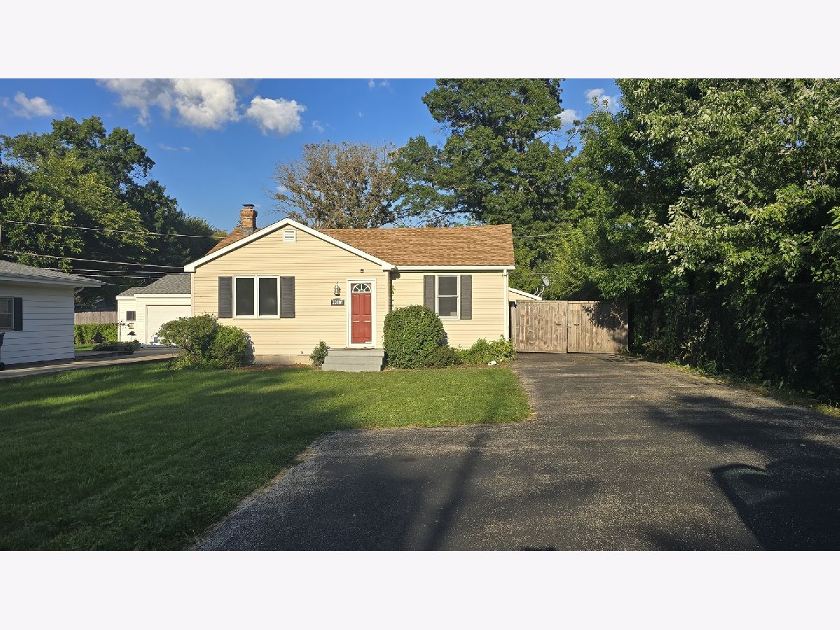 Rented Grayslake Illinois, 33181 Valley View