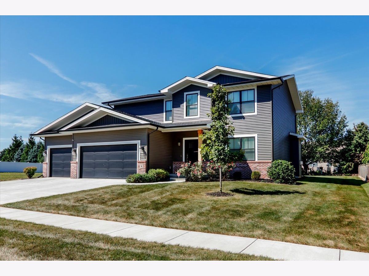  For Sale Bloomington Illinois, 9 Brookstone Circle