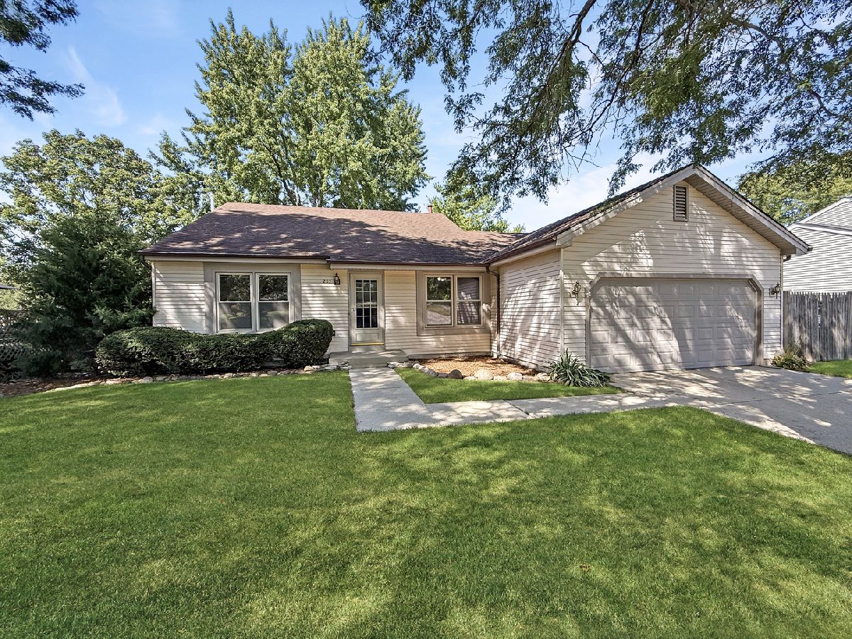  For Sale Mchenry Illinois, 203 Huntington Drive