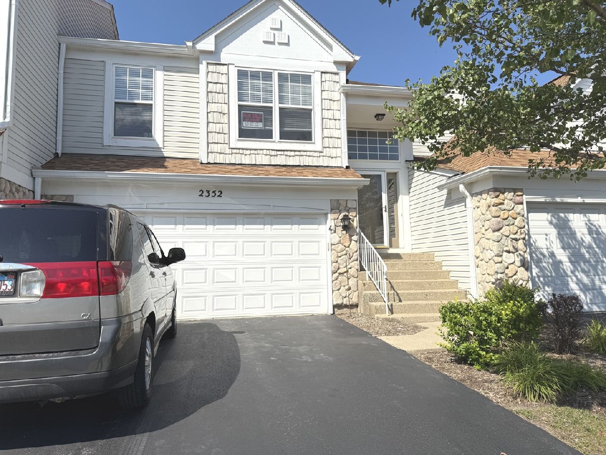  For Sale Elgin Illinois, 2352 Cove Court