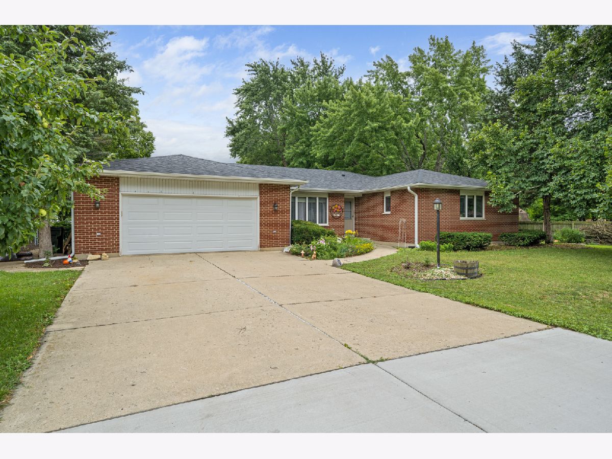  For Sale Yorkville Illinois, 1204 Prairie Lane