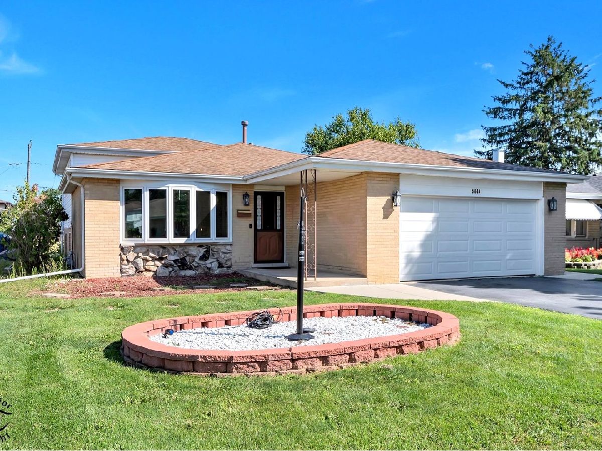  For Sale Crestwood Illinois, 5444 138th Place
