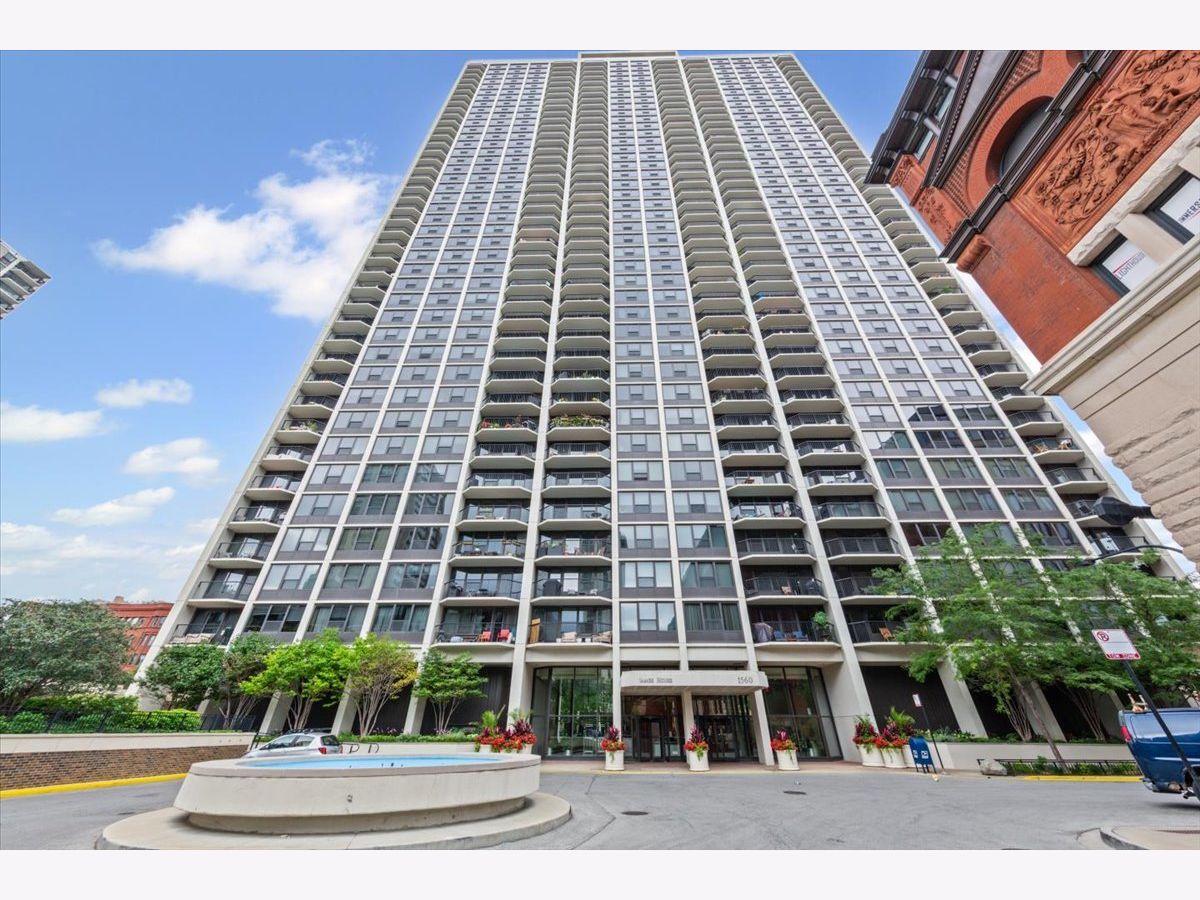  For Sale Chicago Illinois, 1560 Sandburg Terrace