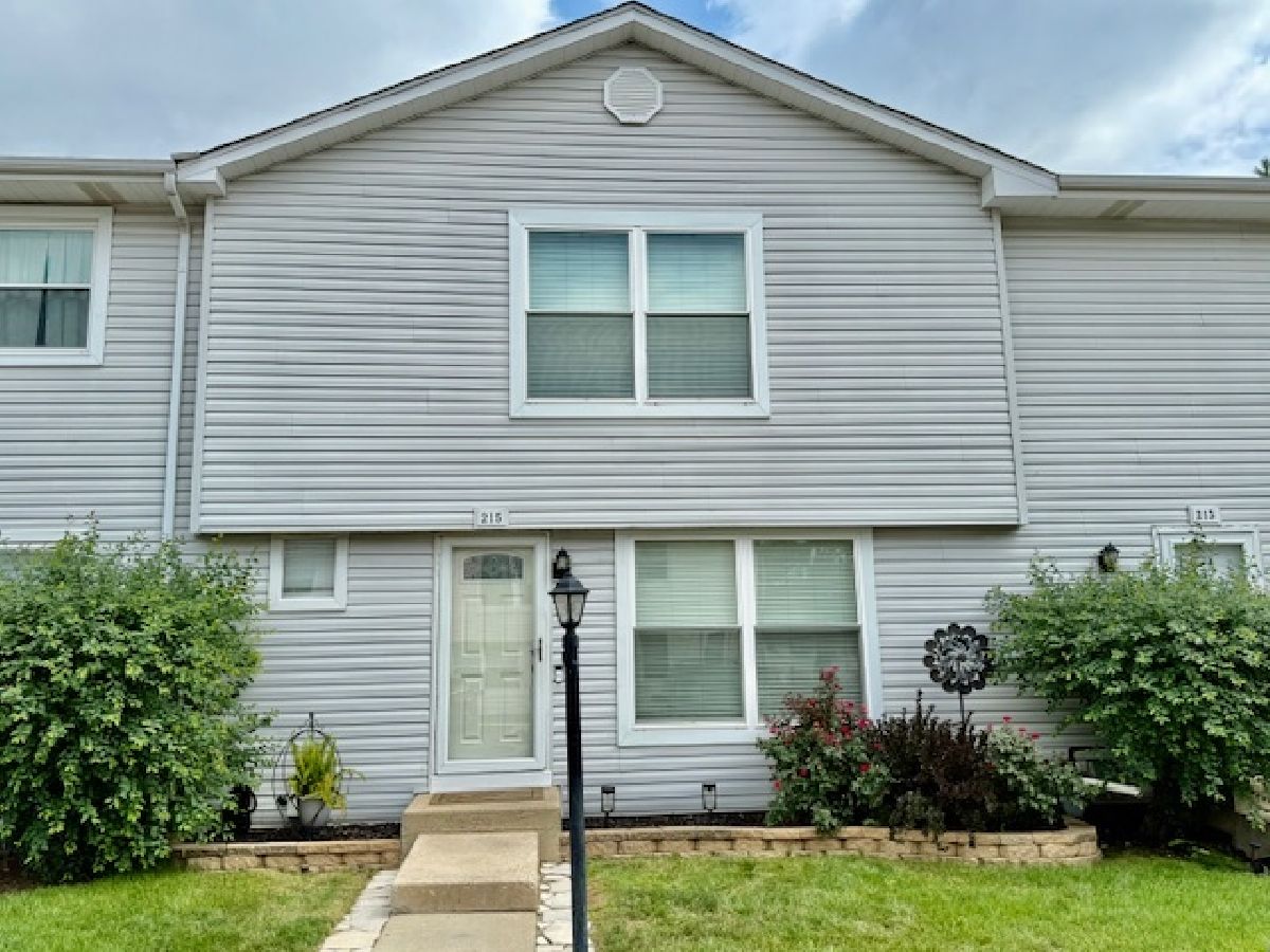  For Sale Aurora Illinois, 215 Raintree Court