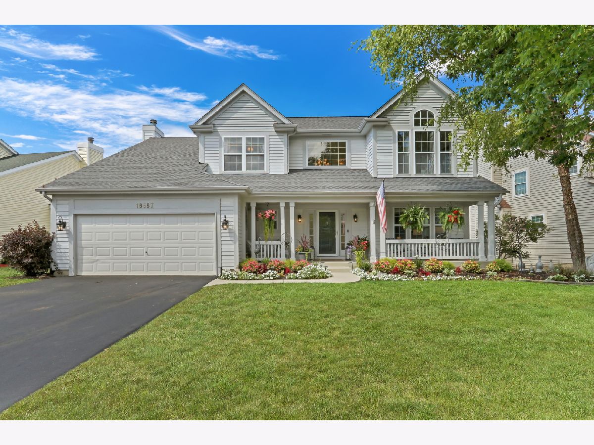  For Sale Grayslake Illinois, 18587 Meander Drive