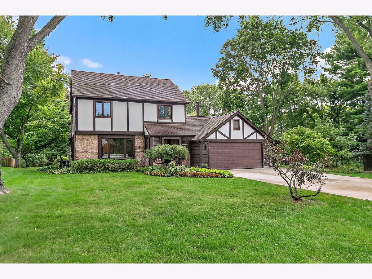 Homes For Sale Edgewood Acres Crystal Lake Illinois, 2916 Skyline Drive