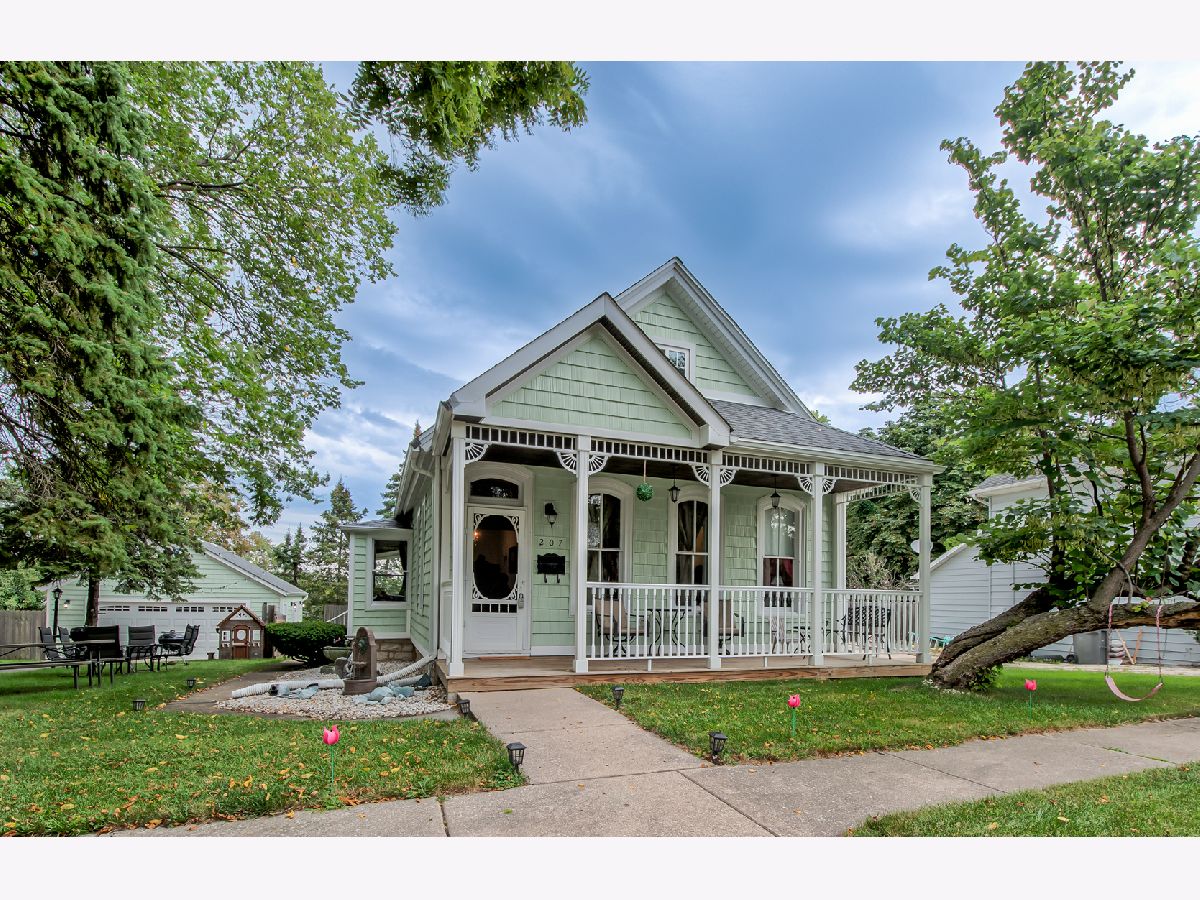  For Sale Lemont Illinois, 207 Custer Street