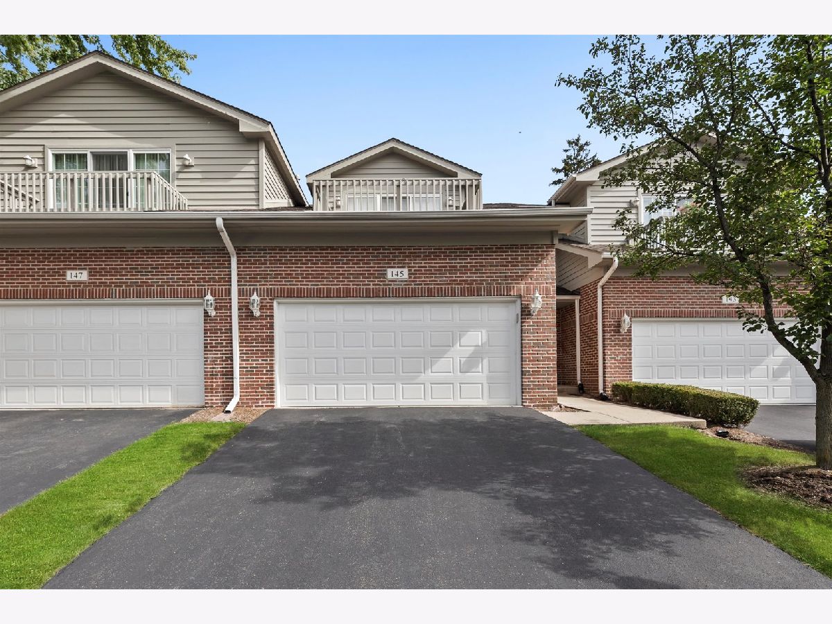 Townhomes & Condos & Homes For Sale Willow Creek Willow Springs Illinois, 145 Willow Creek Lane