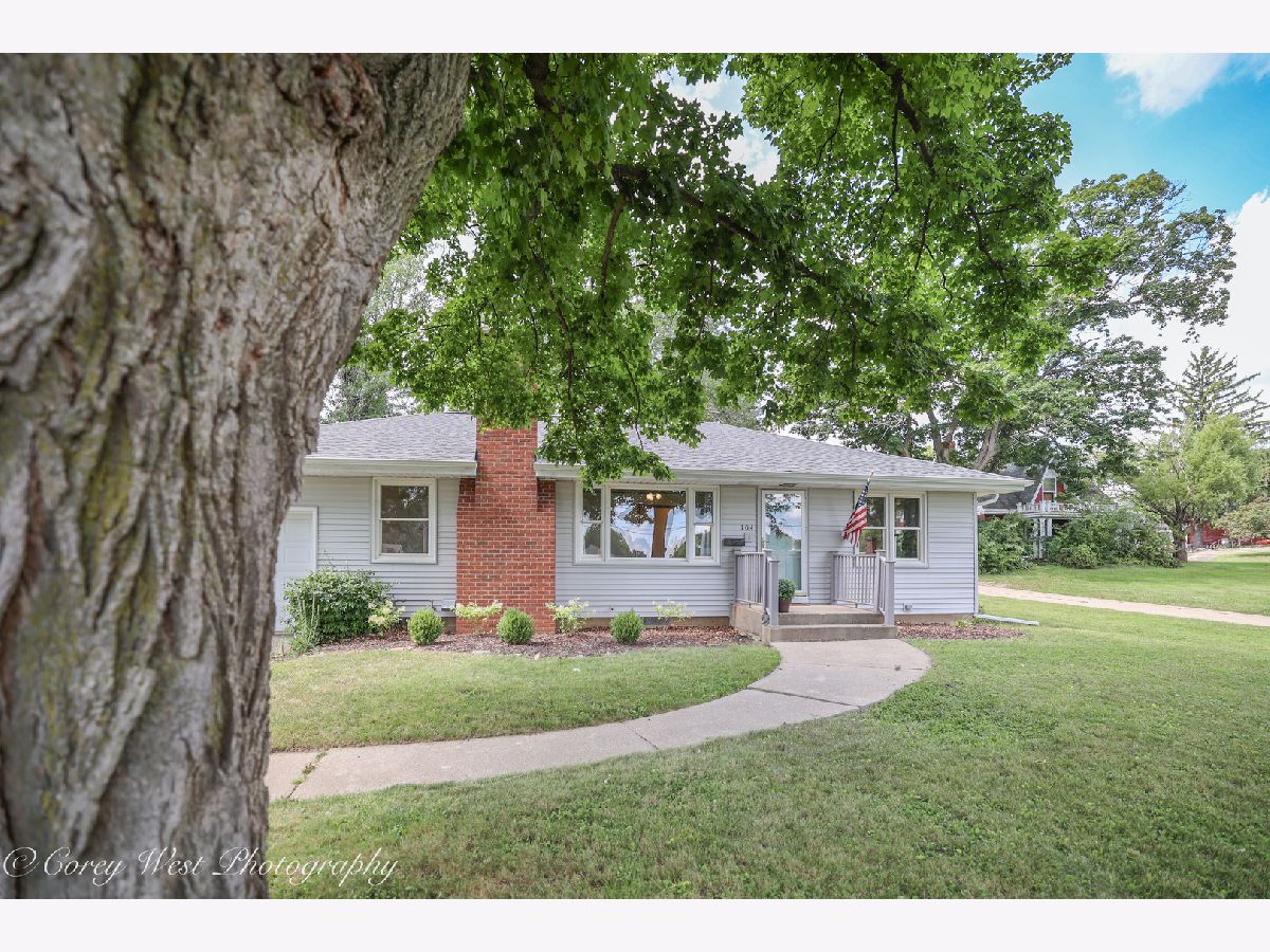  For Sale Oregon Illinois, 104 10th Street