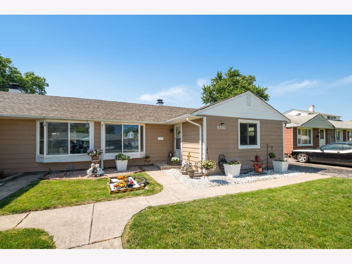  For Sale Hometown Illinois, 8882 Main Street