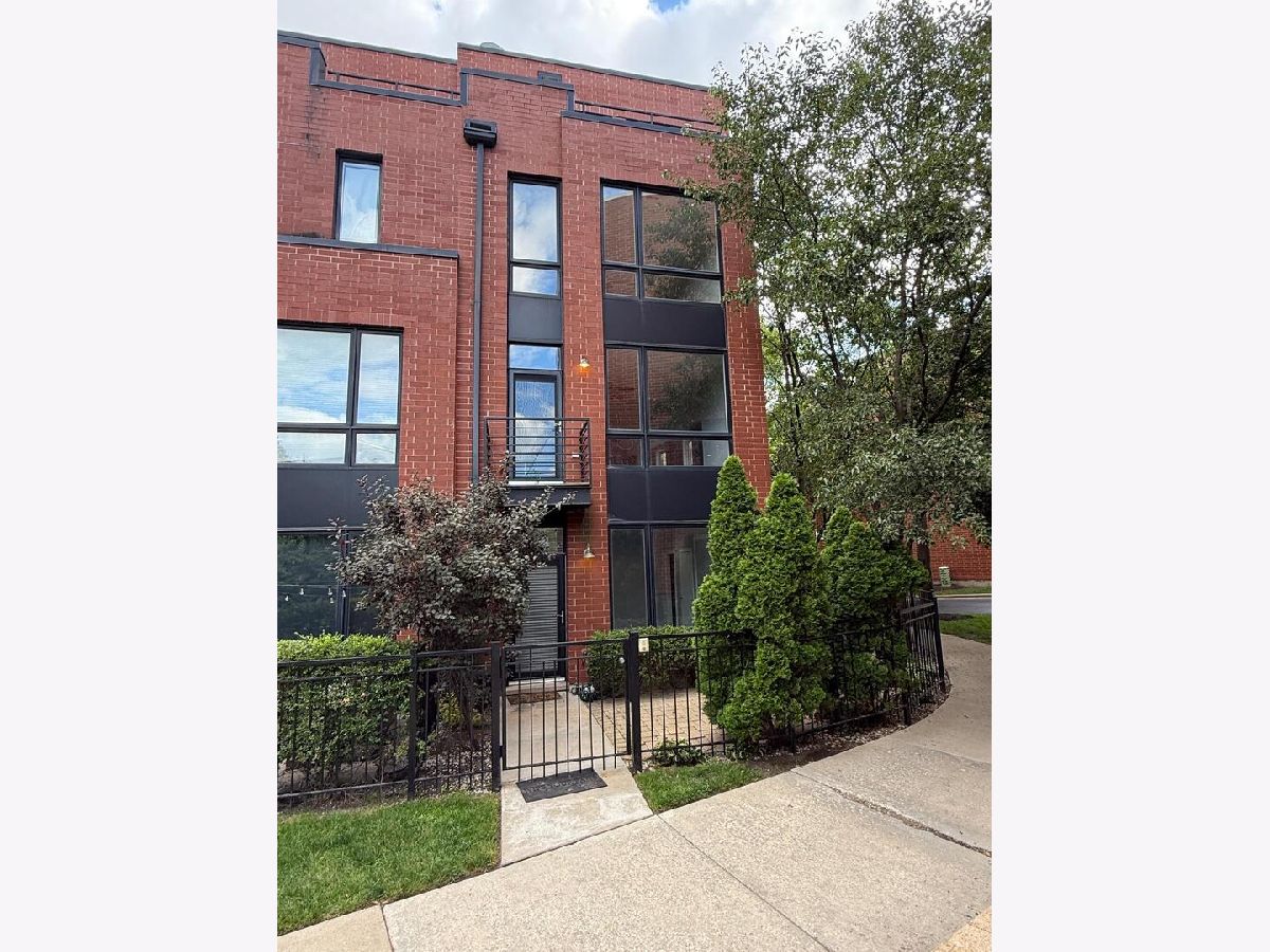  For Sale Chicago Illinois, 2864 Riverwalk Drive