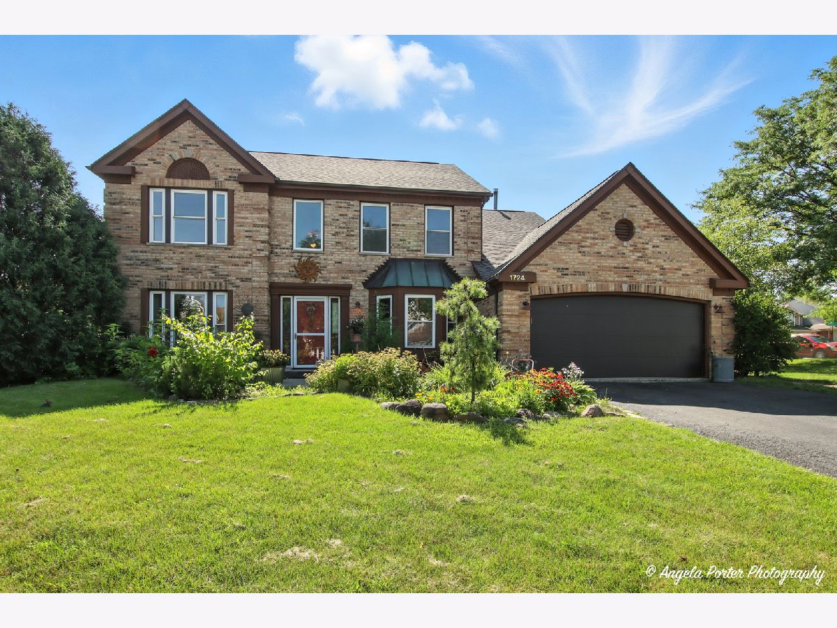  For Sale Crystal Lake Illinois, 1724 Hartford Lane