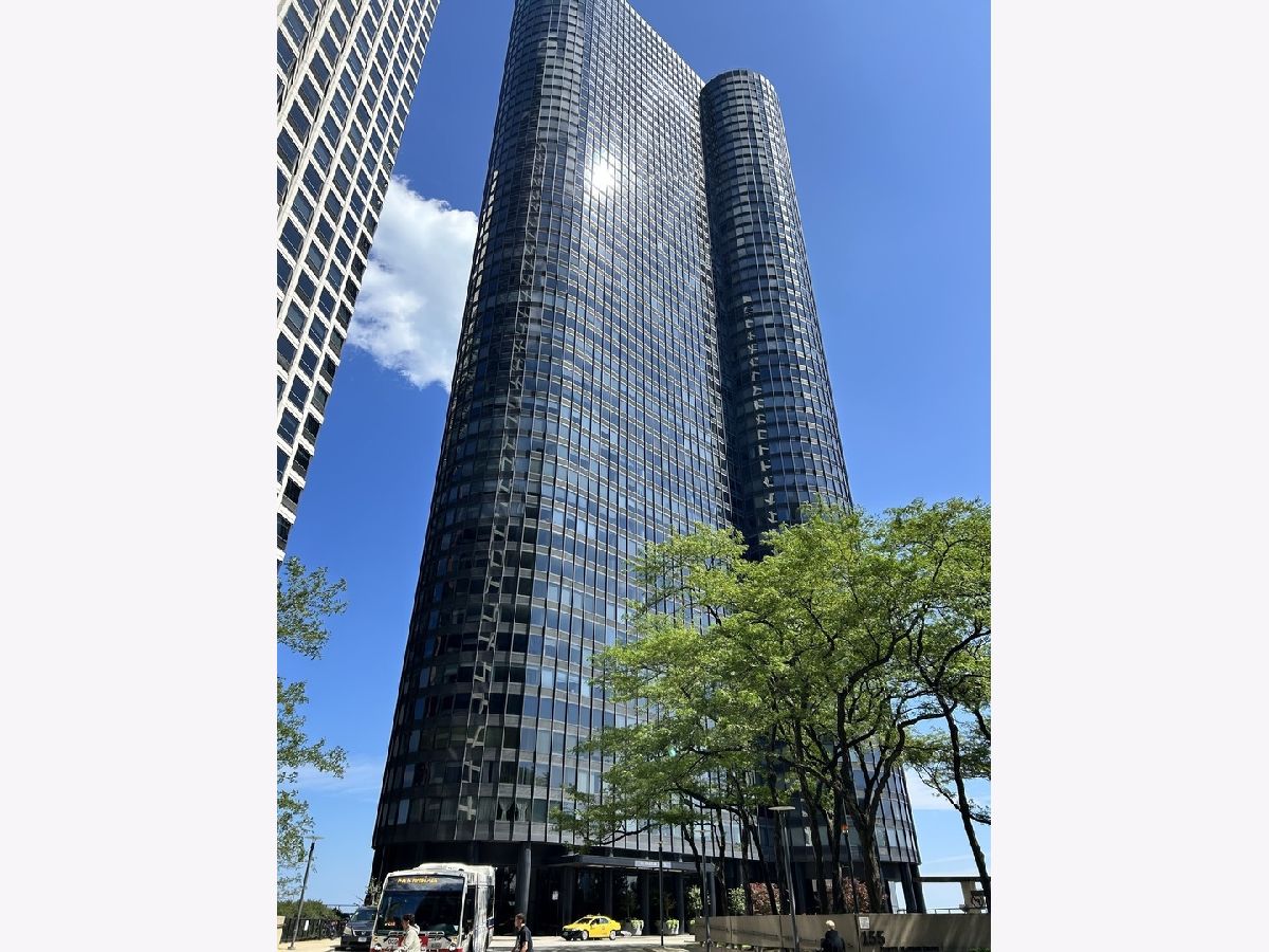 Condos & Townhomes For Sale Harbor Point Chicago Illinois, 155 Harbor Drive