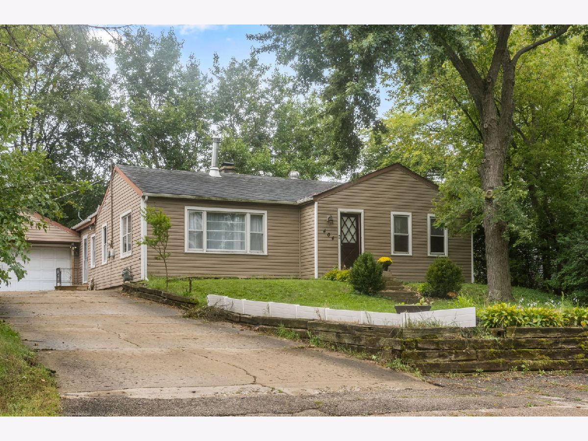  For Sale Lake In The Hills Illinois, 404 Plum Street
