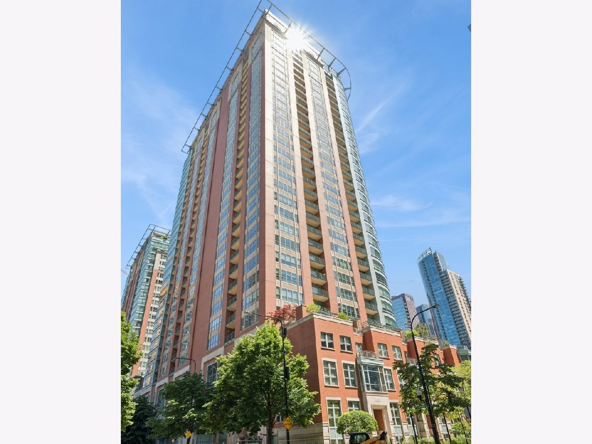 Condos & Townhomes For Rent Riverview Condominiums Chicago Illinois, 415 North Water